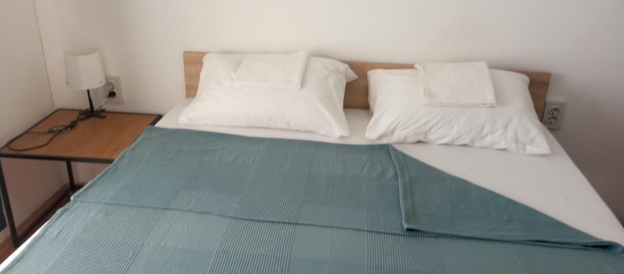 Airport Md Rooms Belgrado Esterno foto