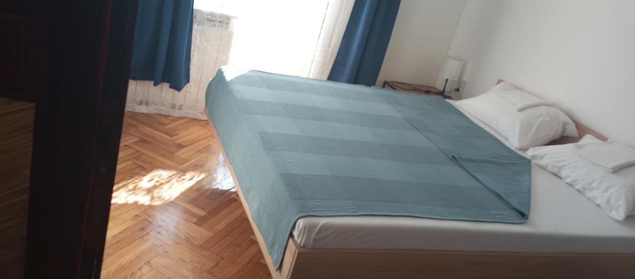Airport Md Rooms Belgrado Esterno foto